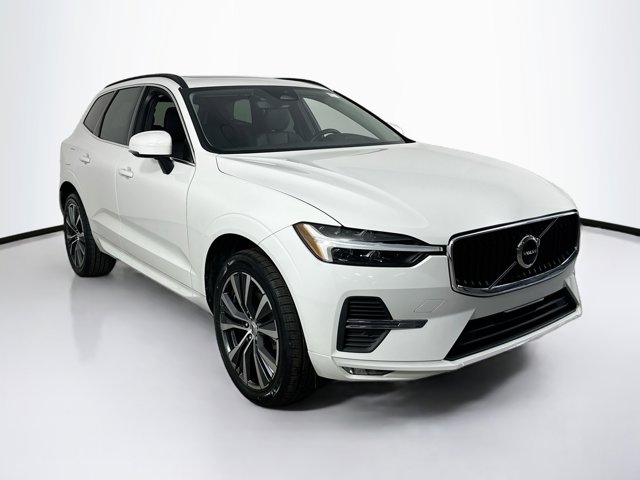 2022 Volvo XC60 Momentum Image 3 of 30