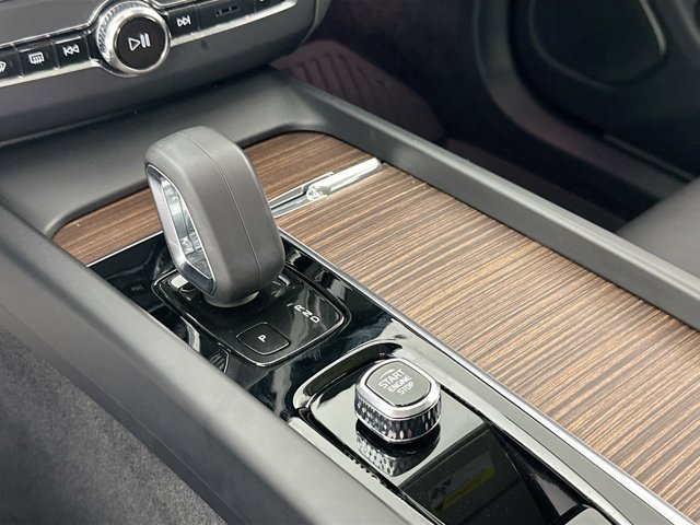 2022 Volvo XC60 Momentum Image 24 of 30