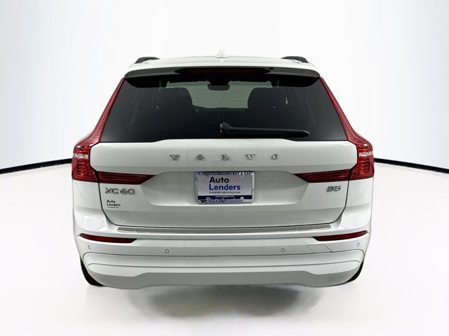 2022 Volvo XC60 Momentum Image 6 of 30