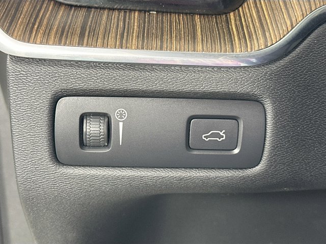2022 Volvo XC60 Momentum Image 30 of 30