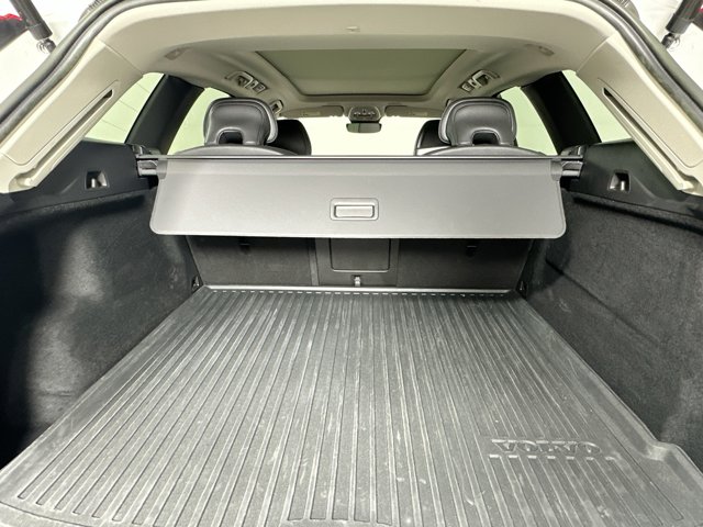 2022 Volvo XC60 Momentum Image 11 of 30