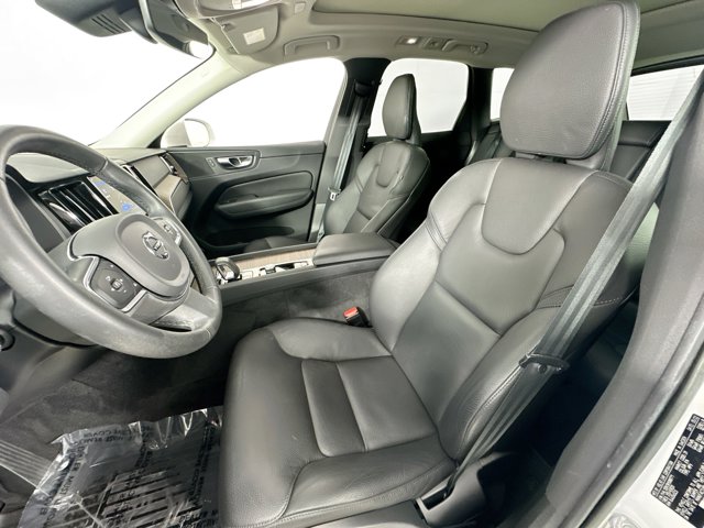 2022 Volvo XC60 Momentum Image 15 of 30