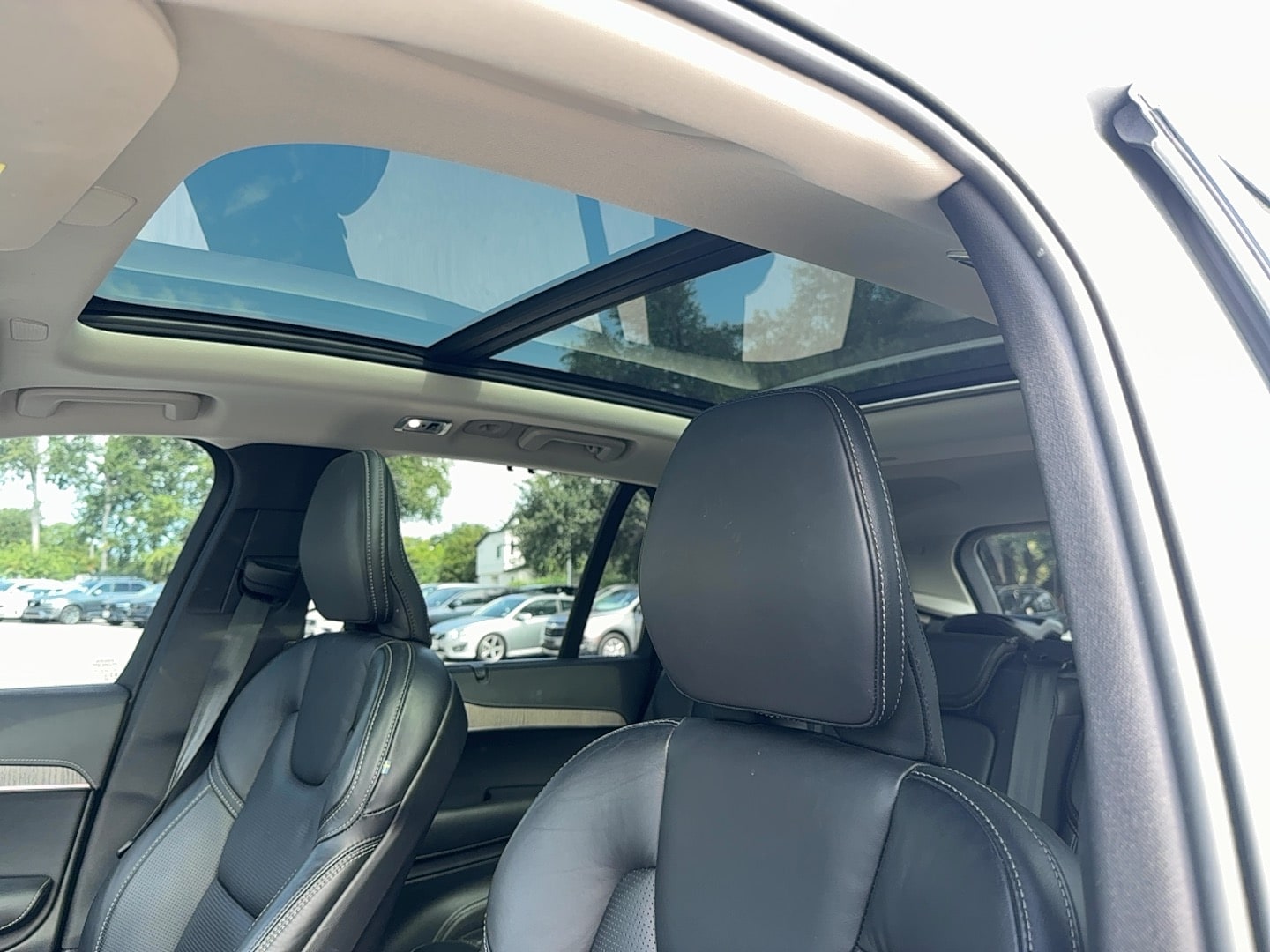 2022 Volvo XC90 Inscription Image 11 of 25