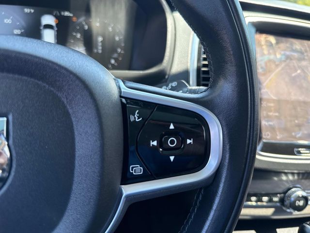 2022 Volvo XC90 Inscription Image 17 of 36