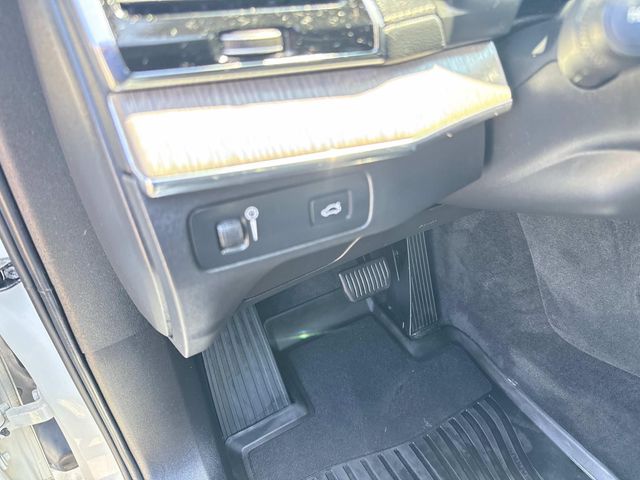2022 Volvo XC90 Inscription Image 12 of 36