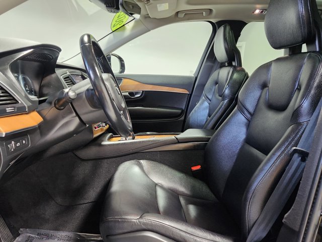 2022 Volvo XC90 Recharge Plug-In Hybrid Inscription Expression Image 13 of 23