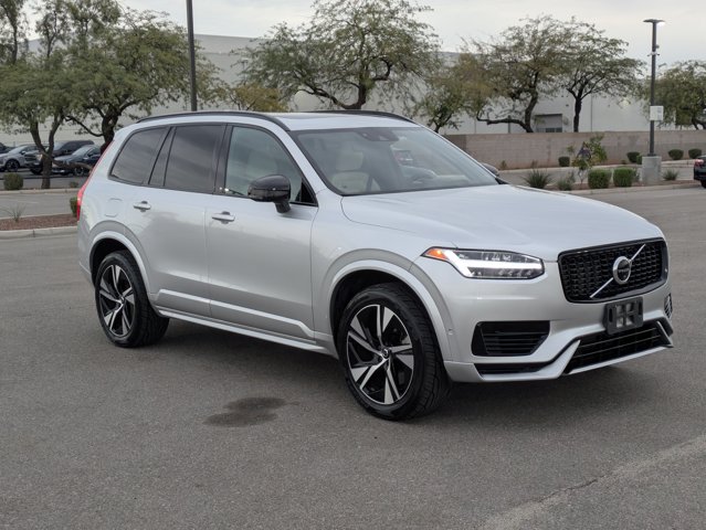 2022 Volvo XC90 Recharge Plug-In Hybrid R-Design Image 4 of 34