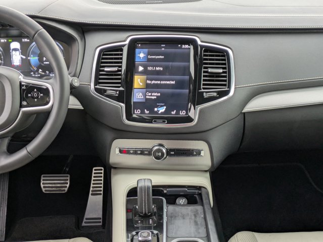 2022 Volvo XC90 Recharge Plug-In Hybrid R-Design Image 22 of 34