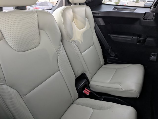 2022 Volvo XC90 Recharge Plug-In Hybrid R-Design Image 13 of 34