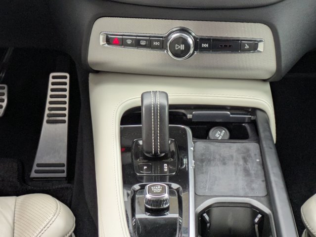 2022 Volvo XC90 Recharge Plug-In Hybrid R-Design Image 29 of 34