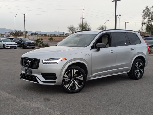 2022 Volvo XC90 Recharge Plug-In Hybrid R-Design Image 2 of 34