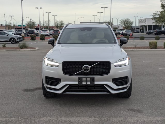 2022 Volvo XC90 Recharge Plug-In Hybrid R-Design Image 3 of 34