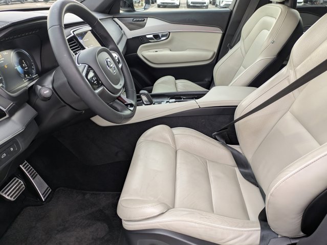 2022 Volvo XC90 Recharge Plug-In Hybrid R-Design Image 17 of 34