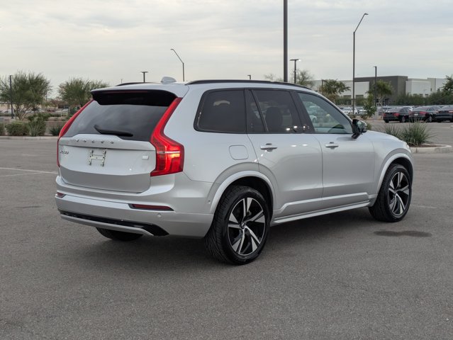2022 Volvo XC90 Recharge Plug-In Hybrid R-Design Image 6 of 34