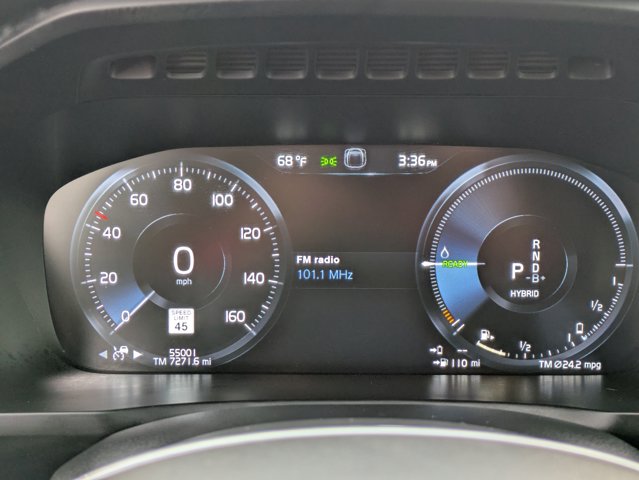 2022 Volvo XC90 Recharge Plug-In Hybrid R-Design Image 25 of 34