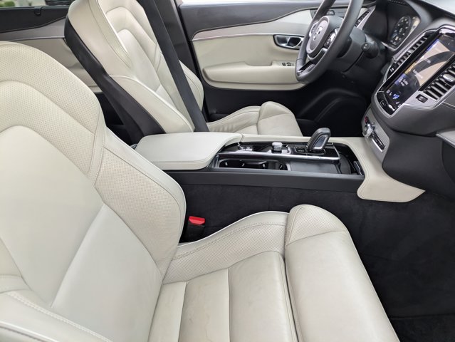 2022 Volvo XC90 Recharge Plug-In Hybrid R-Design Image 16 of 34