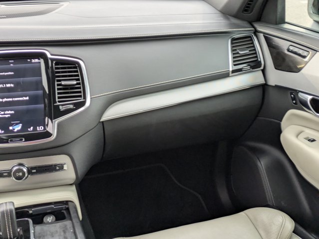 2022 Volvo XC90 Recharge Plug-In Hybrid R-Design Image 21 of 34