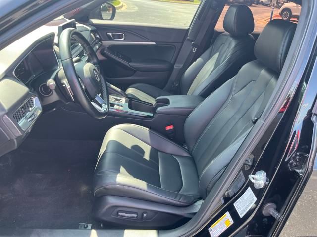 Vehicle image 12 of 28