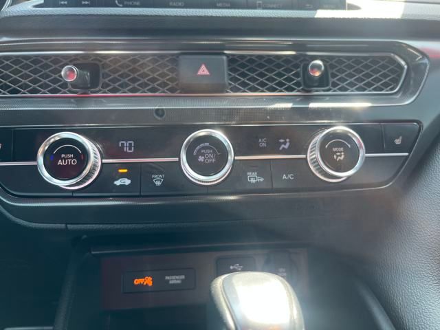 Vehicle image 18 of 28