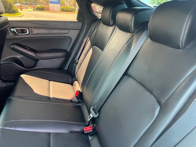 Vehicle image 11 of 28
