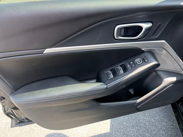 Vehicle image 21 of 28