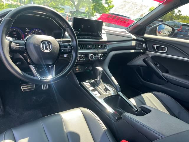 Vehicle image 13 of 28