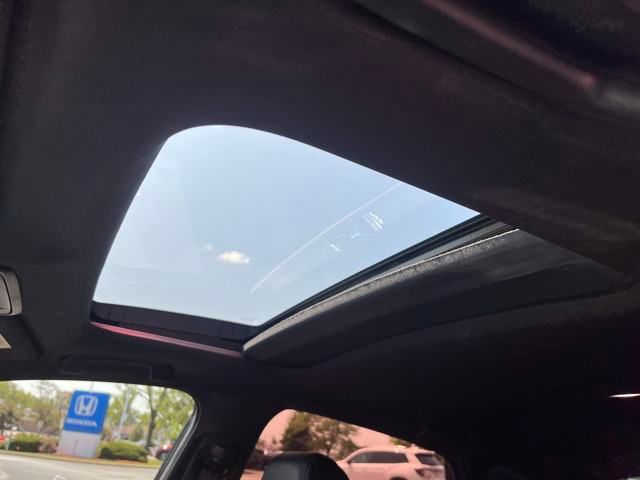 Vehicle image 25 of 28