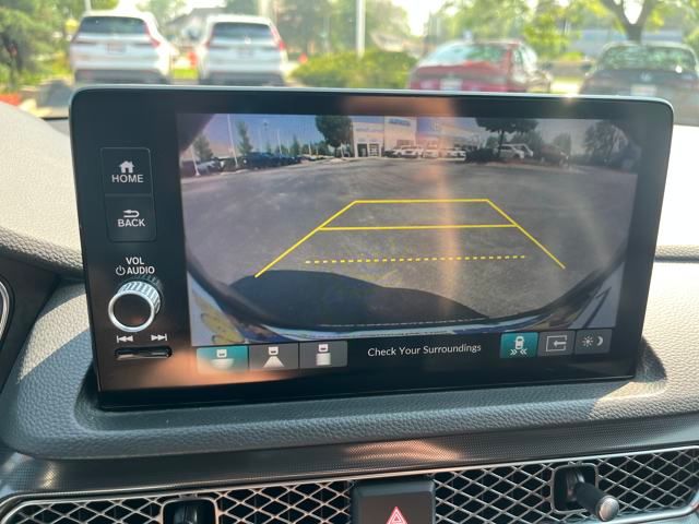 Vehicle image 25 of 31