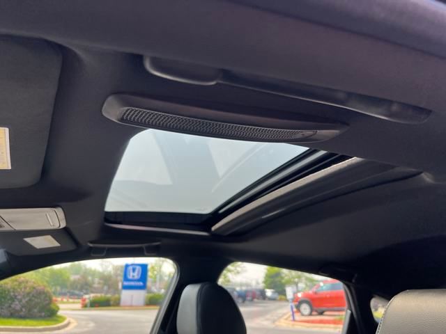 Vehicle image 15 of 31
