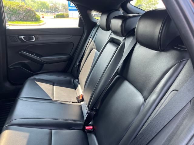 Vehicle image 11 of 31