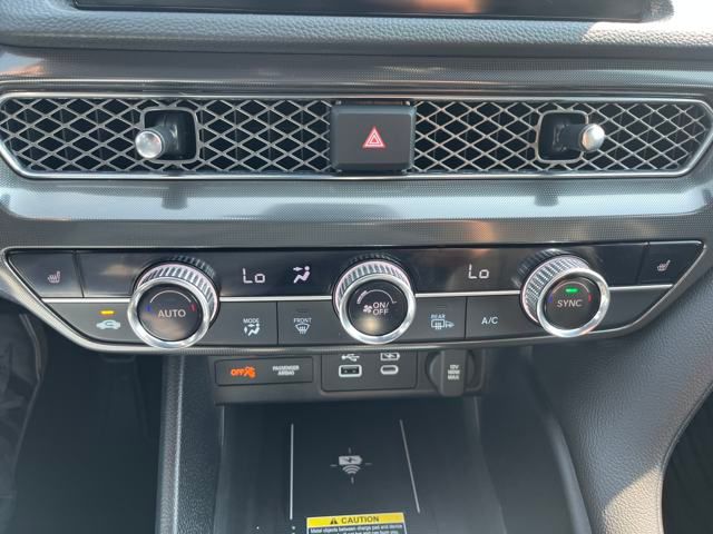 Vehicle image 23 of 31
