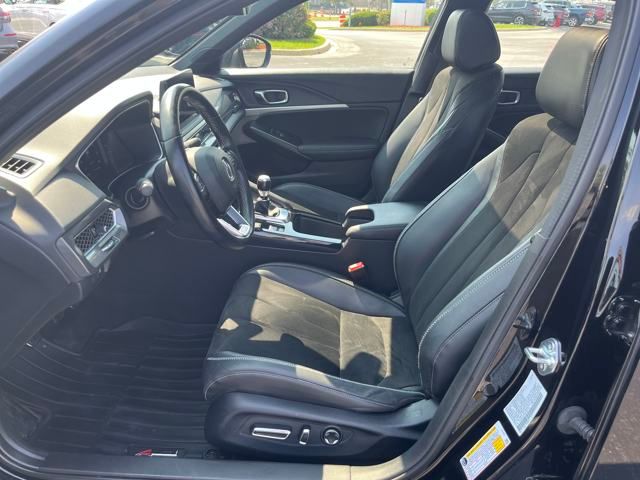 Vehicle image 9 of 31