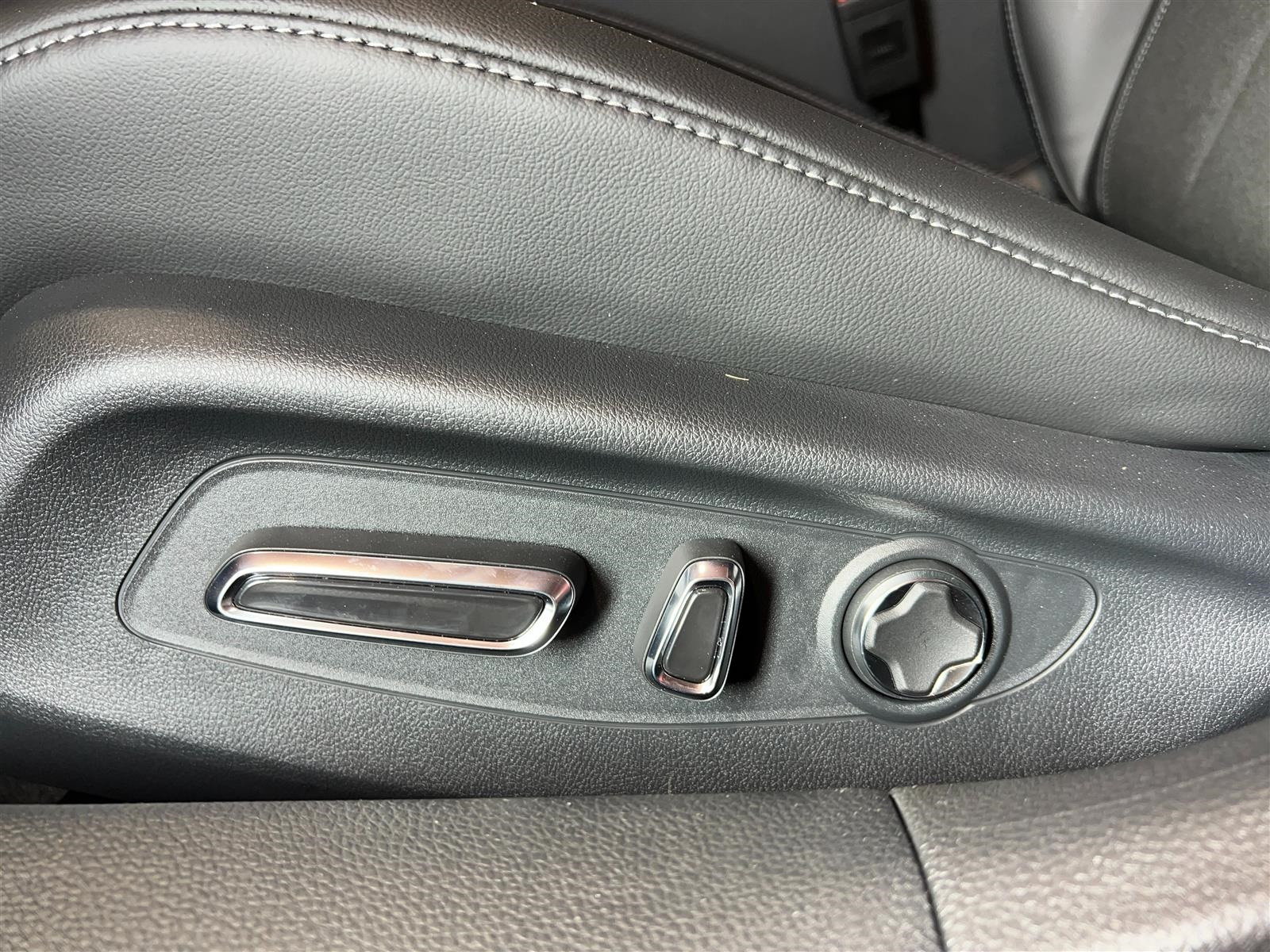 Vehicle image 17 of 36