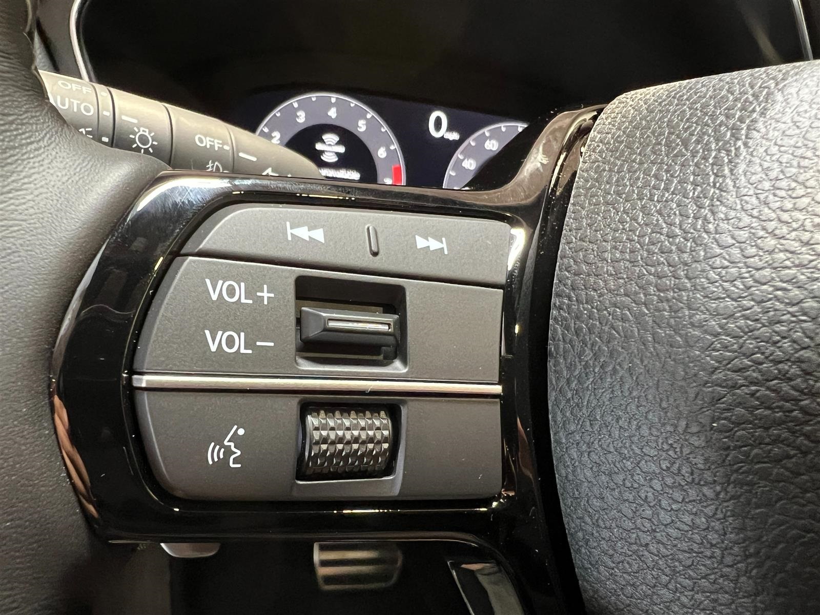Vehicle image 25 of 36