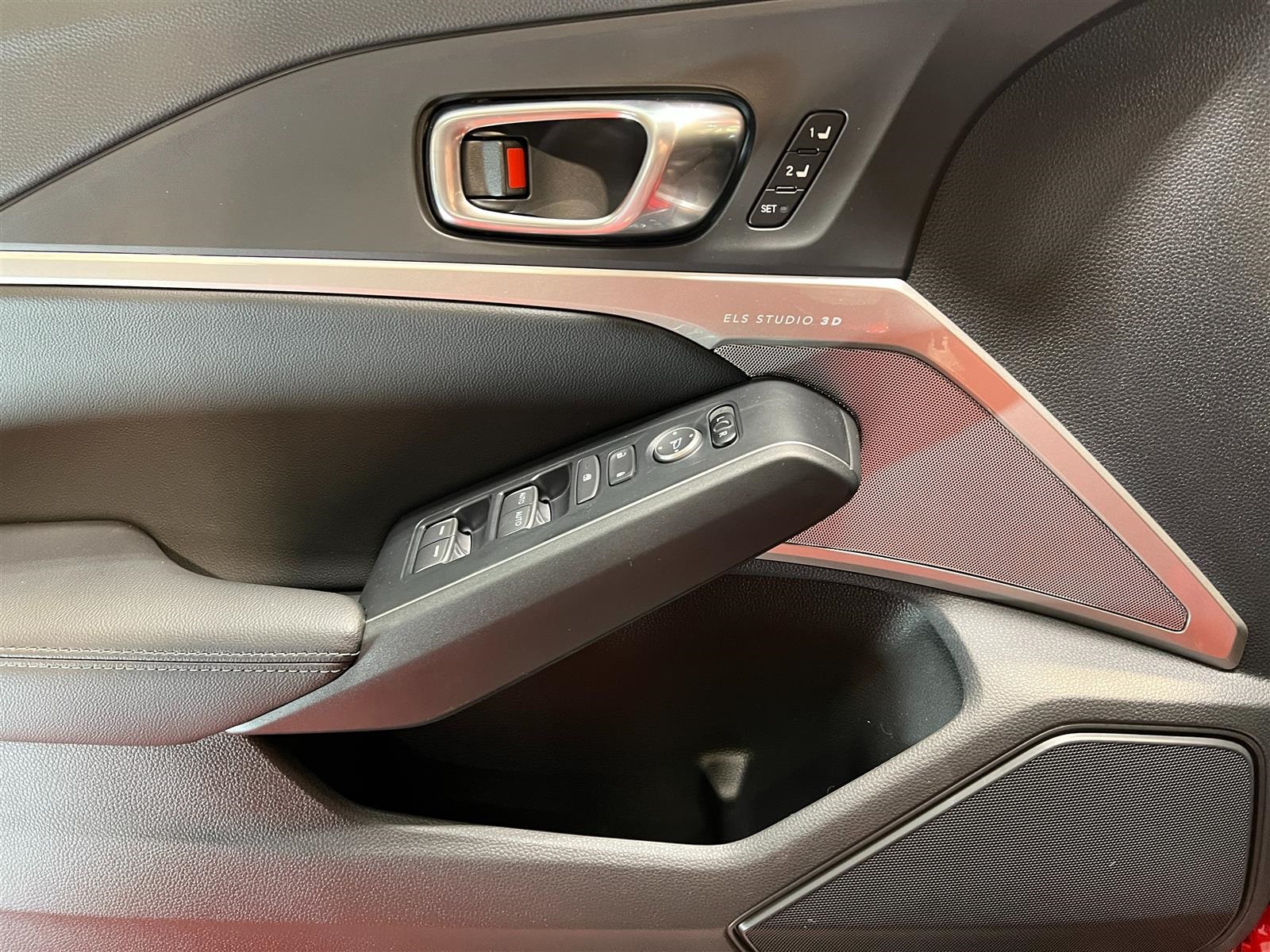 Vehicle image 18 of 36