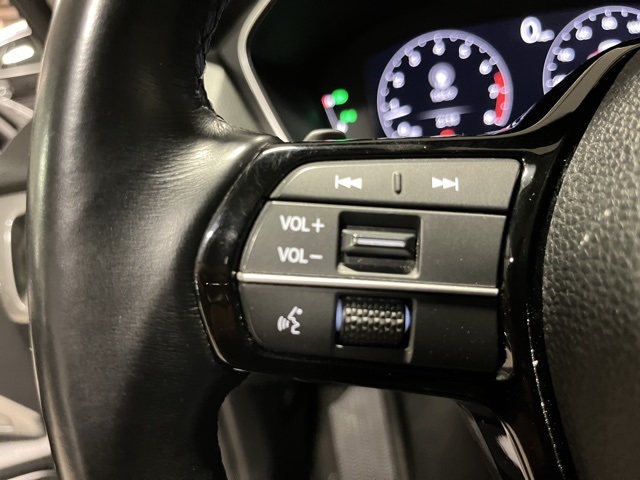Vehicle image 23 of 30