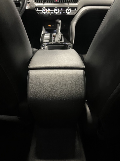 Vehicle image 19 of 30