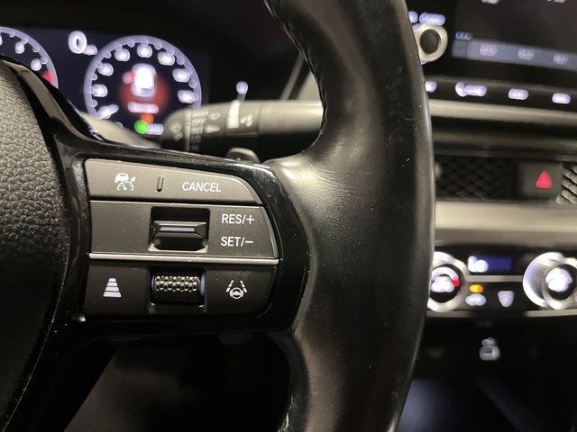 Vehicle image 25 of 30
