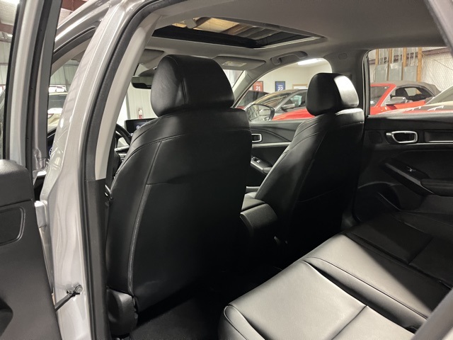 Vehicle image 6 of 30
