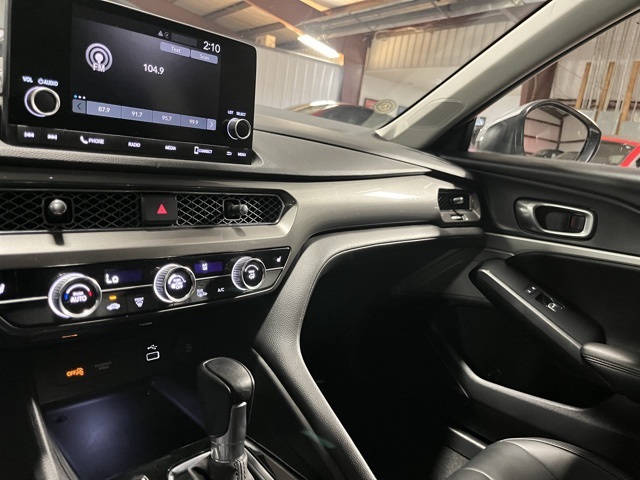 Vehicle image 14 of 30