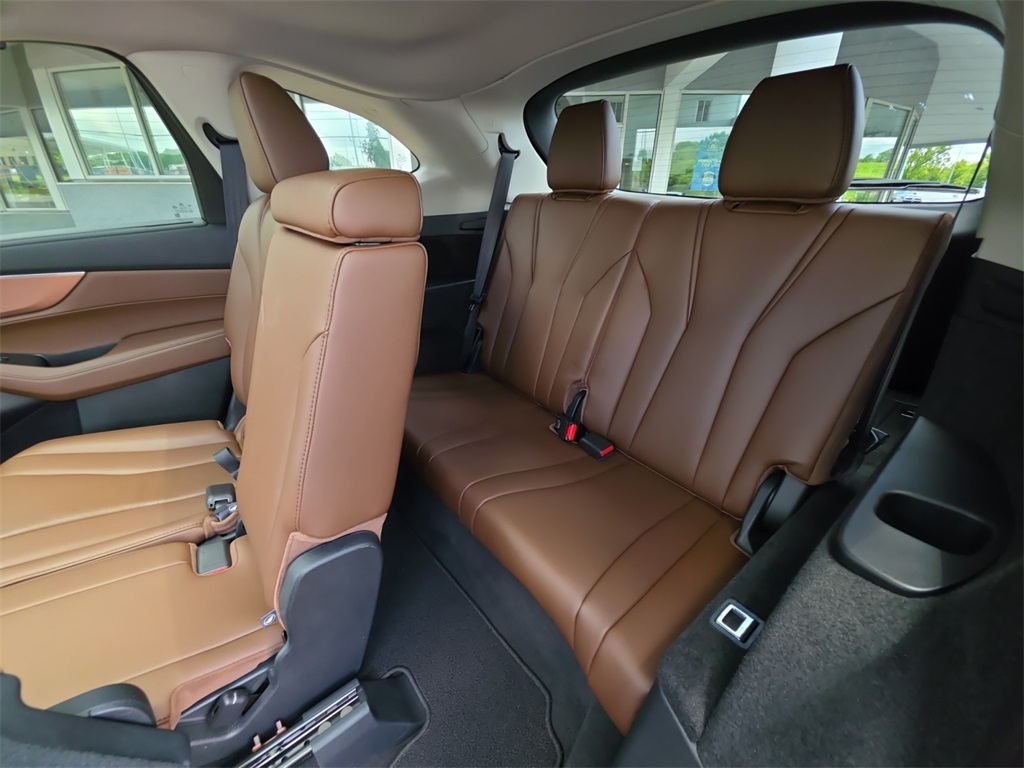 Vehicle image 13 of 28