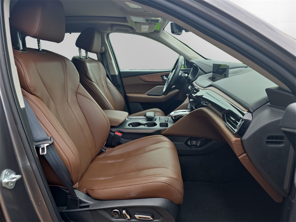 Vehicle image 14 of 28