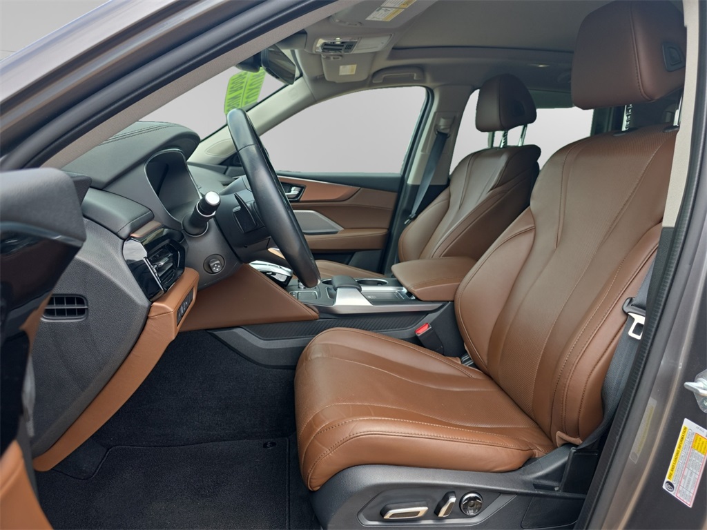 Vehicle image 16 of 28