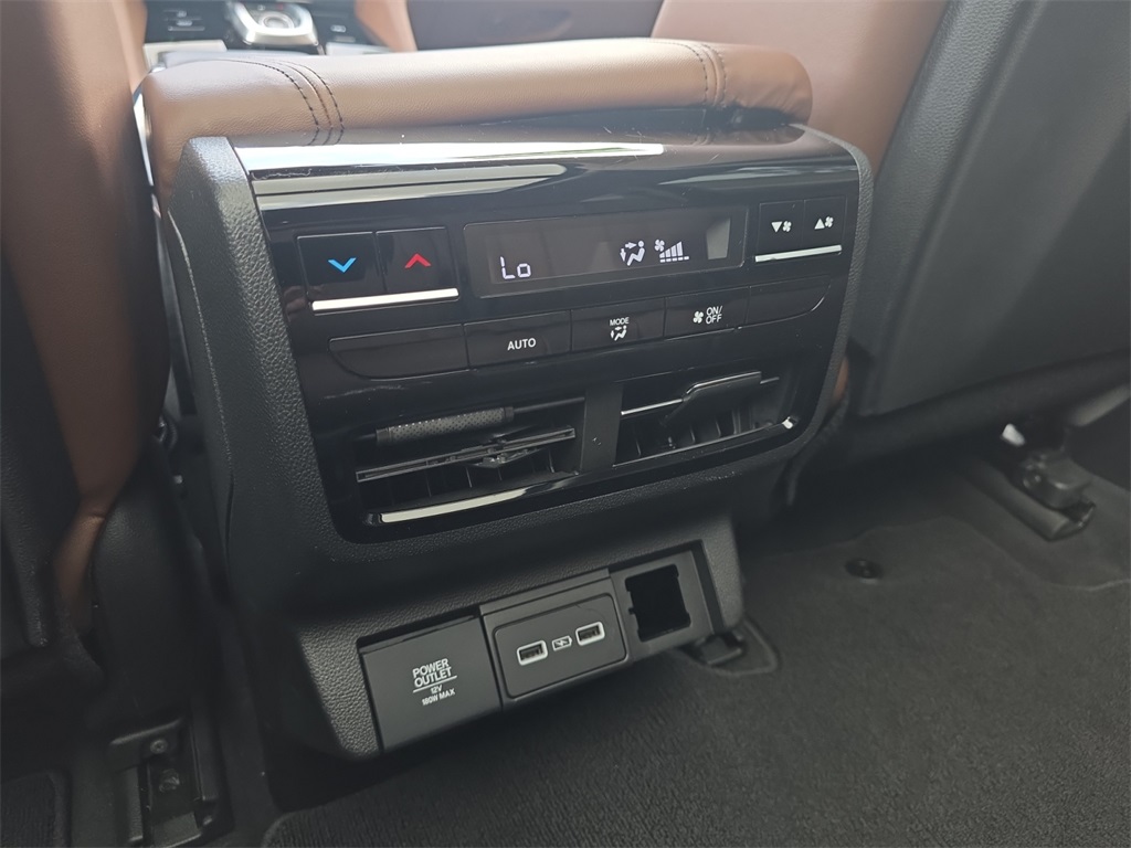 Vehicle image 26 of 28