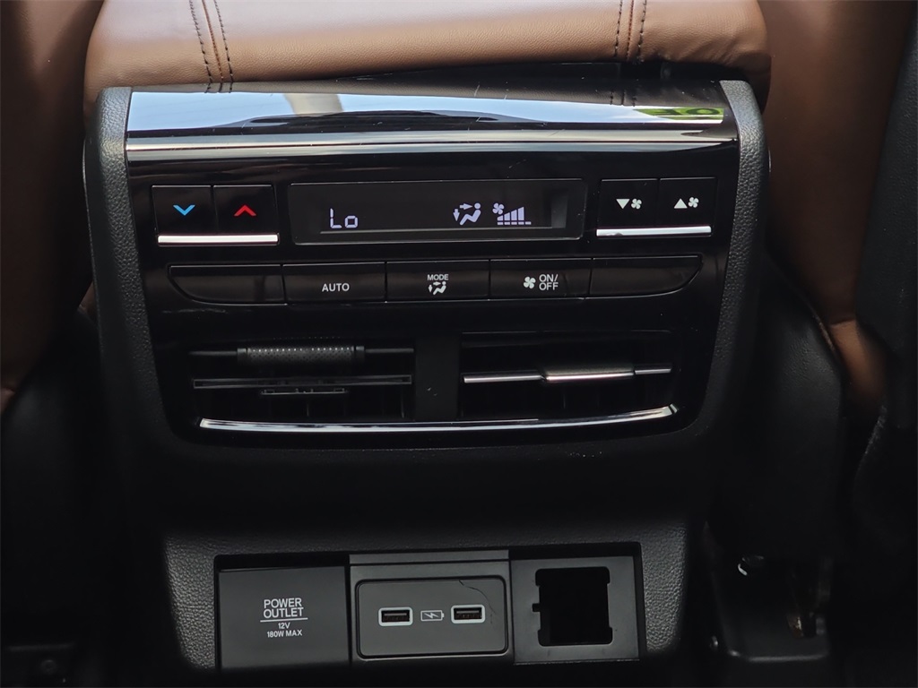 Vehicle image 24 of 28