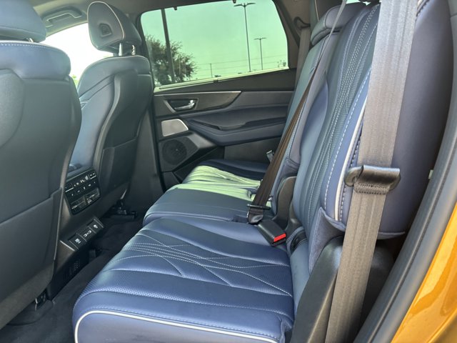 Vehicle image 14 of 40