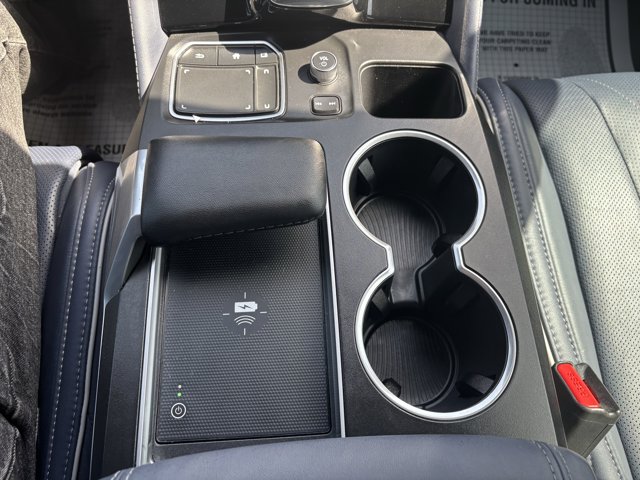 Vehicle image 27 of 40