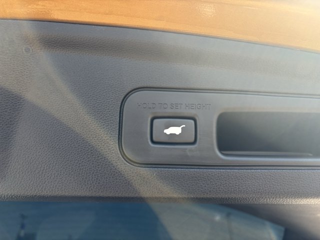 Vehicle image 36 of 40