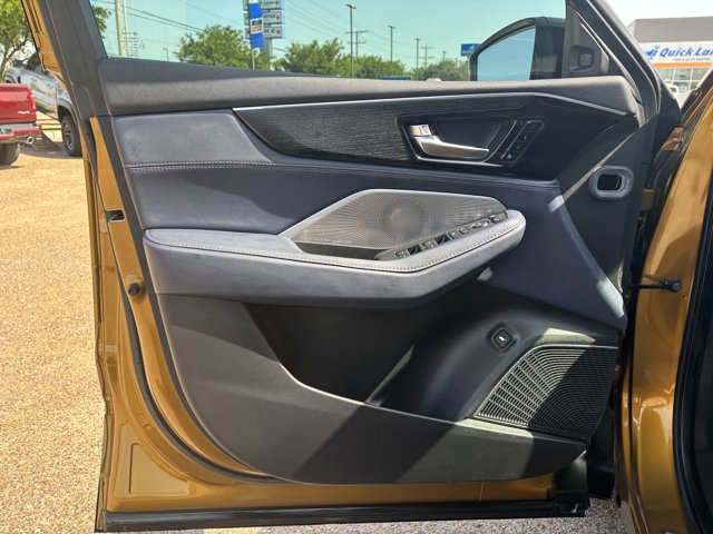 Vehicle image 29 of 40