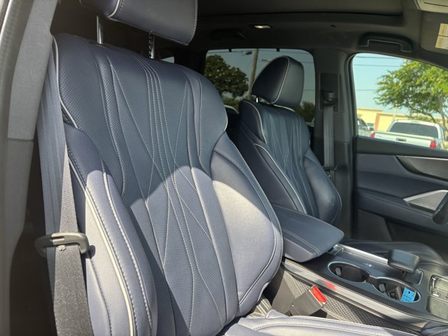 Vehicle image 10 of 40